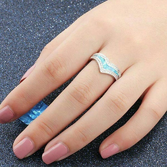 Woman's Silver ring - Picture 2 of 3